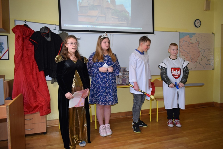 Dlaczego Pasowanie Na Rycerza Nazywano 8 Sakramentem Zespół Sportowych Szkół Ogólnokształcących
